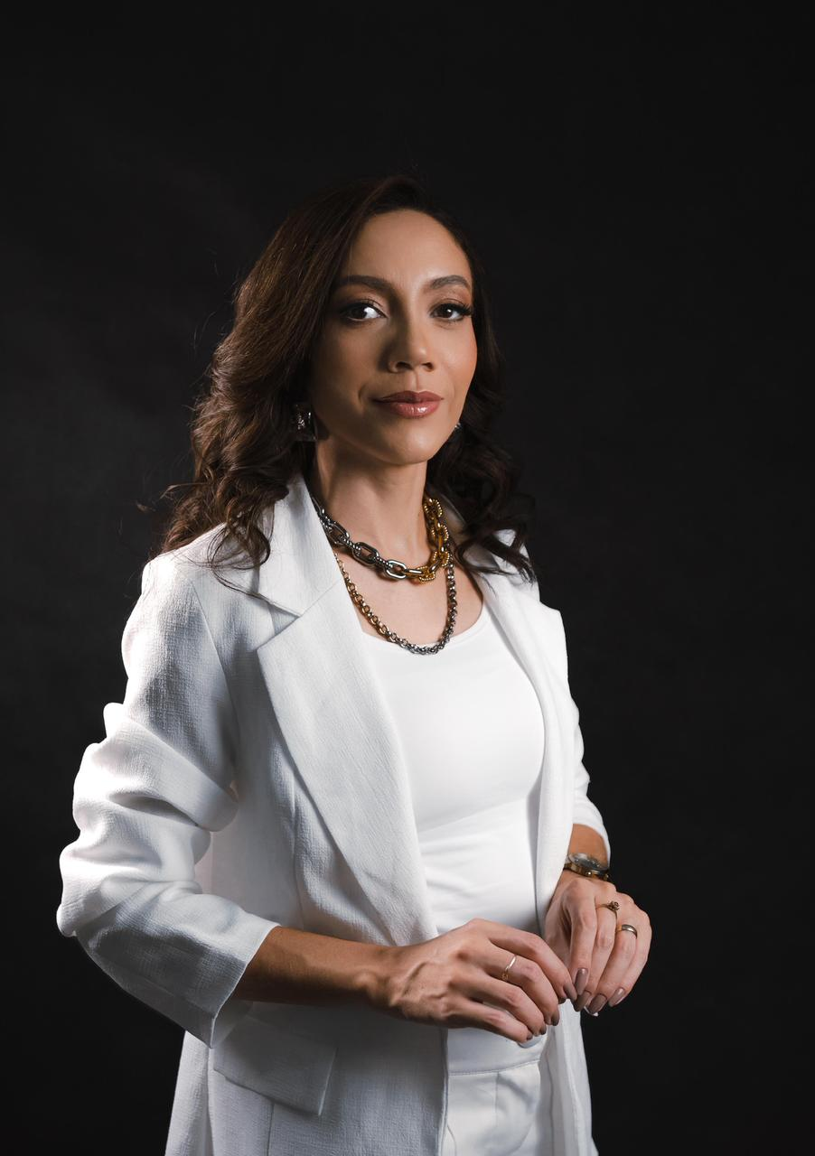 Alessandra Santos, advogada empresaria e mentora de advogados